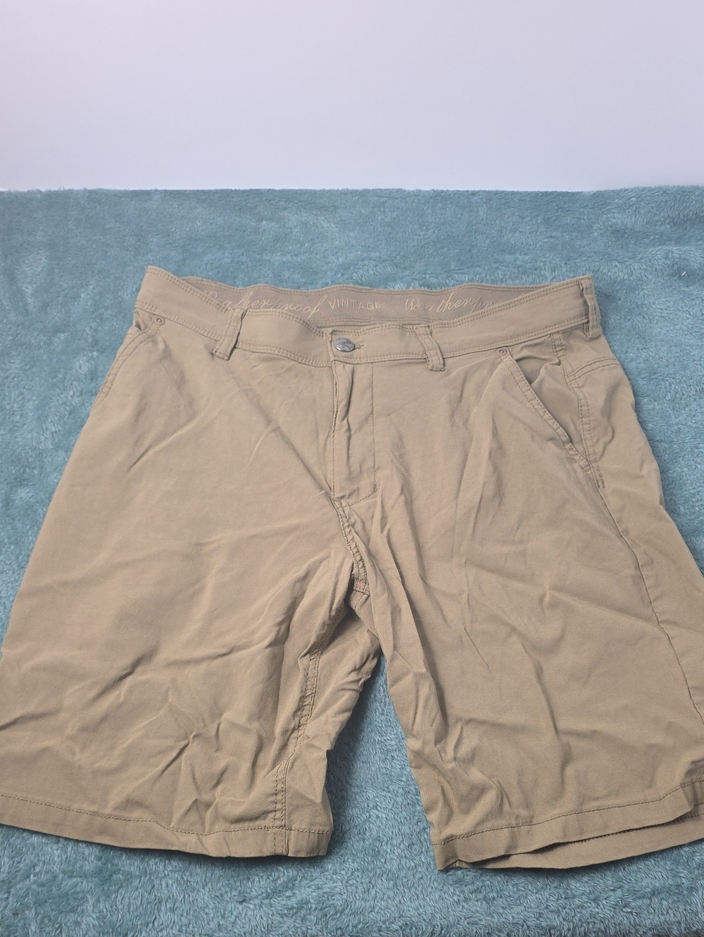 Men's Flat-Front Khaki Shorts โ Classic Summer Staple